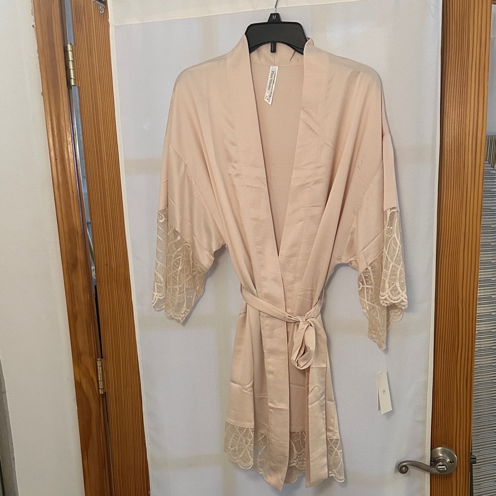 NWT Flora Nikrooz Blush Lace Kimono Robe